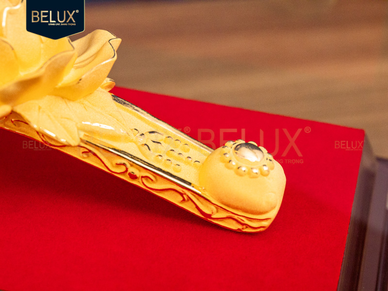 Gậy Như Ý Hoa dát vàng cát 15x5.5x5cm